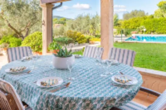 REYNES - Rustic villa with private pool and free Wi-Fi