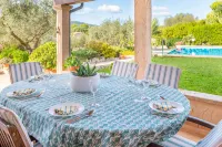 REYNES - Rustic villa with private pool and free Wi-Fi