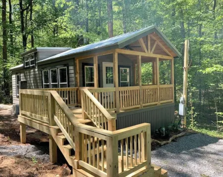 Nature’s Cove Cabin B-kayaks/fire pit/pet friendly