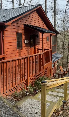 Luxury Retreat Overlooking the 11th Tee at Whitepath Golf Course in Ellijay