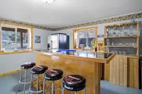Grand Lodge on Pine Lake/Lake Holcombe