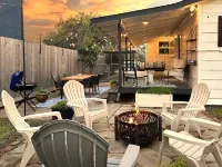 Charming Cottage in Old Town Tomball -walk to shopping and restaurants Hotels near Tomball Parkway Plaza