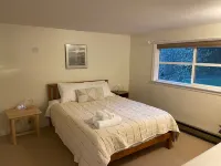 Stunning views, 6-Bedroom Farmhouse with beach access and mooring