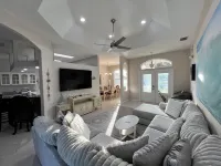 Spacious 4-bedroom pool house with WiFi and AC in charming Vero Beach