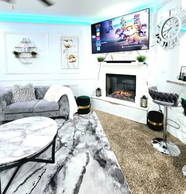 Charming 3-bedroom Home-away-from-Home with WiFi and indoor comfort in Odessa