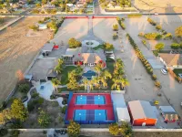 5-bedroom villa with Pickleball Courts, pool, and outdoor gym. 더 CBD 엔터프라이즈 주변 호텔