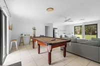 Coolum Country Retreat with Pool and Spa