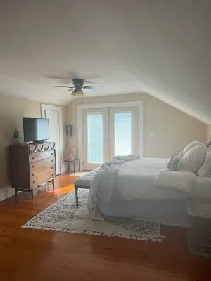Historic home in downtown /  walking distance to restaurants and local breweries