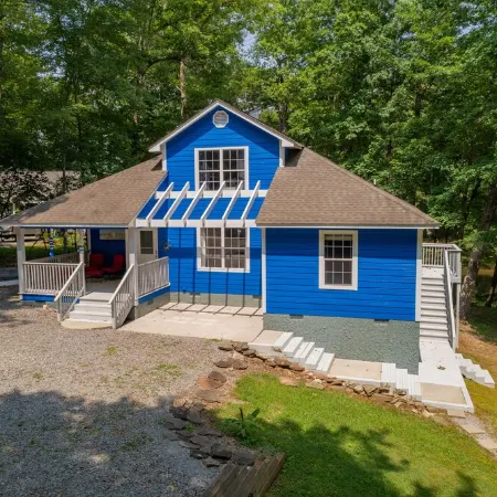 Lake Gaston Lyons creek 3 bedroom plus bunkbed loft 2 bathroom sleeps 10-12