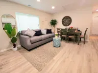 M2-Bungalow Home Quiet & safe 3bedroom 2 bath Foot of the mountain Kingbed!
