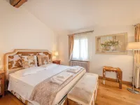Milan Royal Suites - Centro Brera Hotels near Excelsior