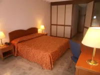 Residenze Garden Hoteles cerca de Parque de atracciones LunEur