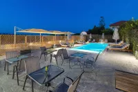 L & C Boutique Apartments - Pools