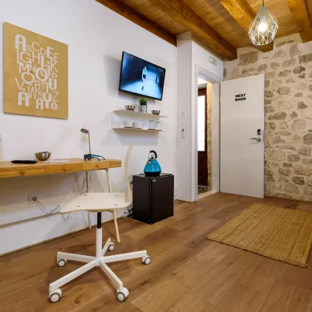 Apartments & Rooms Tiramola - Old Town