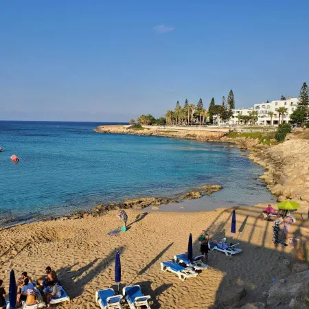 Villa - Sleeps 6 Free Parking & Heated Pool