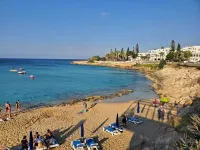 Villa - Sleeps 6 Free Parking & Heated Pool