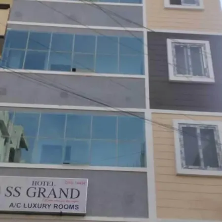 Pph Living SS Grand Отели рядом с достопримечательностью «Конгресс-центр MS в Хайдарабаде»