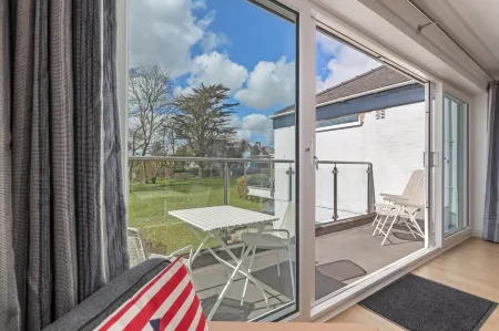 Coedrath Park 20 - Modern Apartment, Close to the Beach