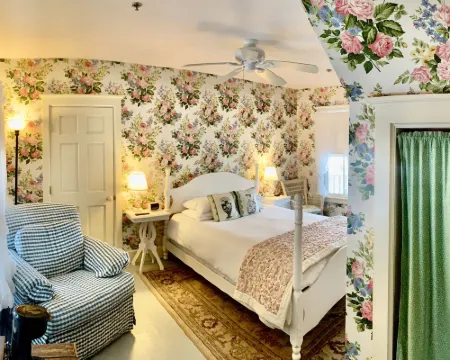 Elsa's Inn on the Harbor