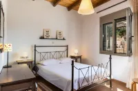 House with Private Place to Swim, Solitary View Hotels in Kolimvari