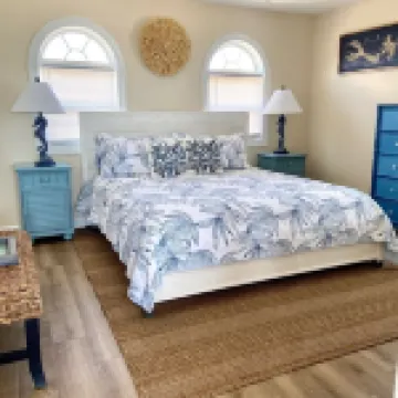 Off Season Short Term Rental Oceanfront Oasis House 5 Bedroom, 3.5 Bath Elevator