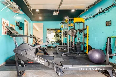 Spectacular Pool! 10 Beds! Near Brass Pro Отели рядом с достопримечательностью «Discovery Center of Springfield»