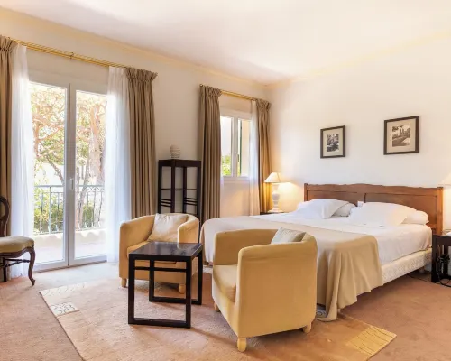 Logis Hôtels Auberge du Rédier コロマールのホテル