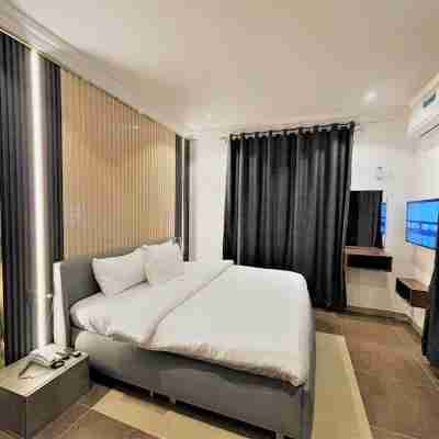 Bizzare Luxury Apartment Rooms