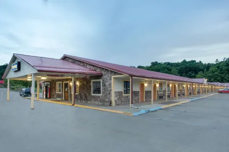 Travelodge by Wyndham Parkersburg