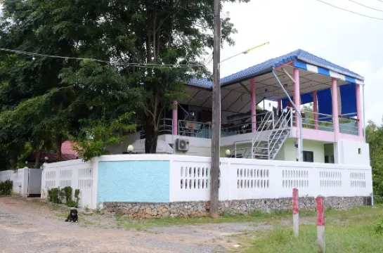 Chomlay Restaurant & Room for Rent โรงแรมในระยอง