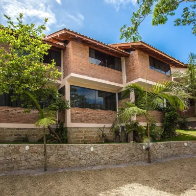 Pousada Areias do Rosa Hotels near Red