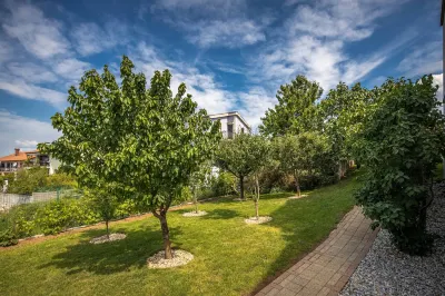 Terra Magica Deluxe Apartment or Room with Private Parking, Terrace and Sea View Hoteles en Kraljevica