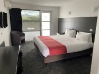 Brighton Hotel Motel - parking