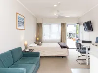 Outrigger Motel - 3-Star