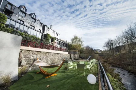 Hôtel Val de Poix- Logis Hôtel Restaurant Отели в г. Smuid