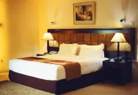 The Avenue Hotel & Suites Hotels near شيتاجونج