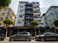 Moonbow Beach Hotel Hotel dekat Pantai Cleopatra