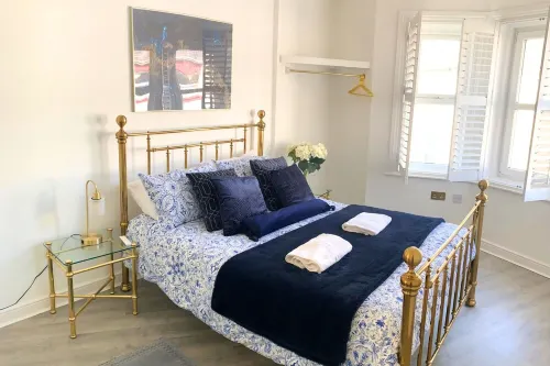 Modern flat in town centre | free parking | 5 minutes walk from the beach