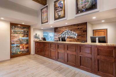 フロントデスク トロピカーナ イン & スイーツ アナハイムの写真