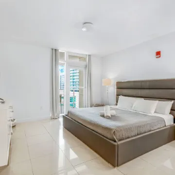 Modern 2-Bd Condo in the Heart of Midtown Miami