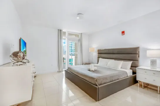 Modern 2-Bd Condo in the Heart of Midtown Miami
