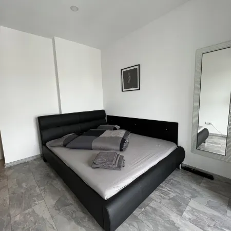 Cozy 2-Room Penthouse Lakeview W14