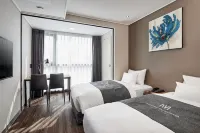 Western Bay Marina Hotel