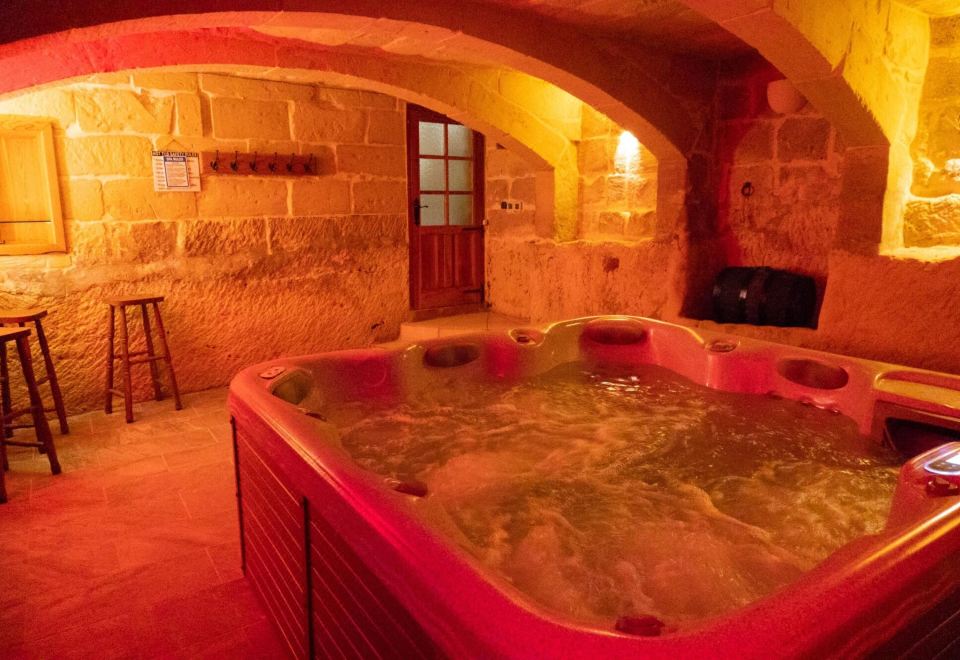 Hotel Villeleynah Amazing Gozitan Villa Pool - Happy Rentals, Leisure & Recreation, Hot spring/Public bath