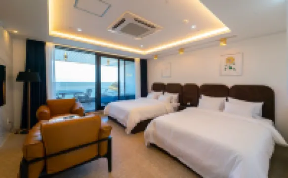 วิลล่าสระว่ายน้ำและรีสอร์ท Blue Mango