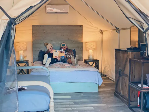 8 Blue River Camp - Glamping Cabin