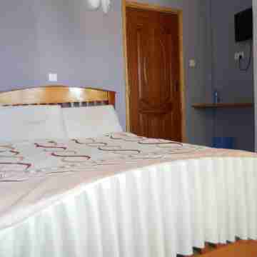 Batian Guest Hotel Rooms