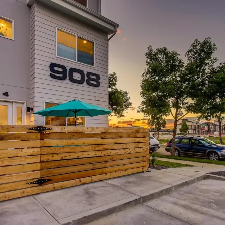 Elegant Townhome Near Old Town, Breweries and River!