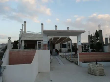 Hadrian's Gate Hotel Отели рядом с достопримечательностью «Археологический парк Джераш»