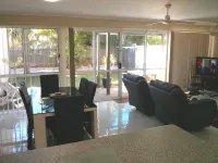 Bay Hideaway Resort Hotel a Eli Waters